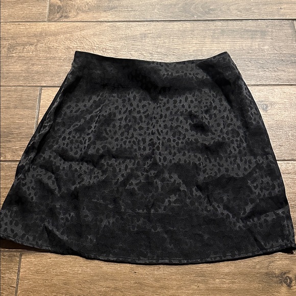 Forever 21 Black Animal Print Mini Skirt ✨CLEAROUT✨ - Picture 3 of 4